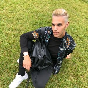 Meet your Posher, Alexios